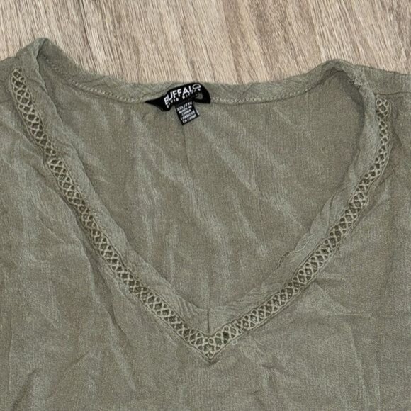 Buffalo David Bitton Womens XXL Olive Green Crochet Trim V-Neck Sleeveless Top - Picture 4 of 8